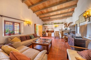 TV - VILLA CAN COLL Traditional Rural house for 6 in Pollensa (Puerto Pollensa)