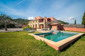 Unclassified image, 2 of 38, button