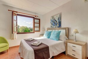 2 slaapkamers, een kluis op de kamer, een strijkplank/strijkijzer