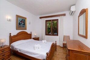 4 bedrooms, in-room safe, iron/ironing board, free WiFi - Villa Minerva, 8 people, BBQ and private pool, Alcudia. (Alcúdia)