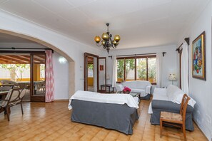 Interior - Villa Minerva, 8 people, BBQ and private pool, Alcudia. (Alcúdia)