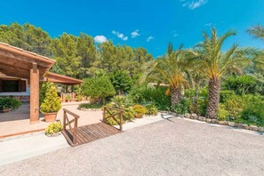 Terrace/patio - Villa Es Refugi, 6 people, BBQ, private pool, Pollensa. (Alcudia)