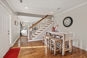 Dining - Pig Sooie Porch - Steps to Razorback Stadium-UofA (Fayetteville)