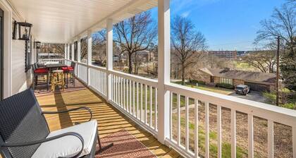 Pig Sooie Porch - Steps to Razorback Stadium-UofA