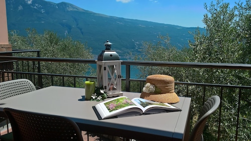 Casa Maffei PLUS apartment 4, 1st floor, balcony with wonderful lake view, garden