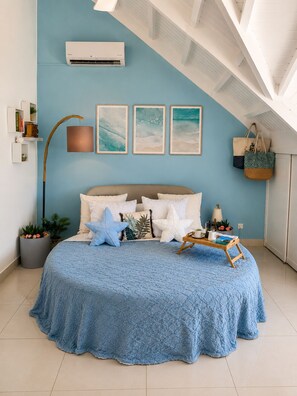 1 habitación, tabla de planchar con plancha y cuna de viaje 