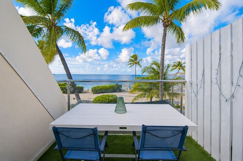 Deja Blue - Cozy Beachfront Condo - Nettle Bay Beach Club