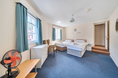 House in Historic Village - Sleeps 6