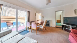 30-inch TV with digital channels, fireplace - House in Historic Village - Sleeps 6 (Minehead)