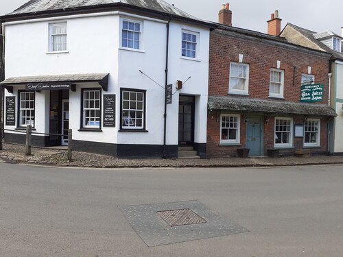 House in Historic Village - Sleeps 6