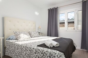 2 chambres, fer et planche à repasser, Wi-Fi, draps fournis