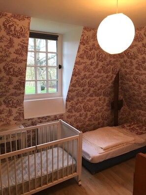 5 Schlafzimmer, Bügeleisen/Bügelbrett, kostenloses WLAN