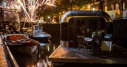 The Coon floating home / ecolodge