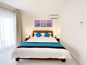2 bedrooms, iron/ironing board, travel cot, free WiFi - 2 Bedroom/ 2 Bathroom Condo at Eagle Beach (Noord)