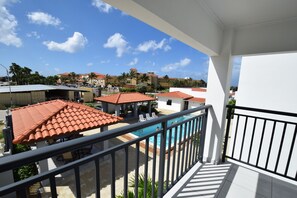 Property grounds - 2 Bedroom/ 2 Bathroom Condo at Eagle Beach (Noord)