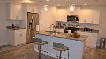 Coffee/tea maker, fridge, microwave, oven