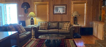 Rustic Cabin near Sardis Lake Boat Ramp