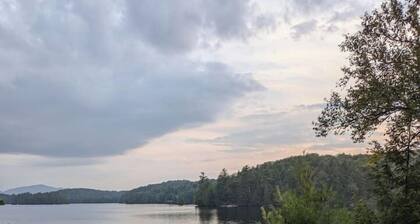 Lonesome Pond Lodge - Ideal Lakeside Retreat