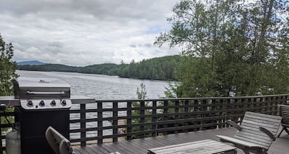 Lonesome Pond Lodge - Ideal Lakeside Retreat