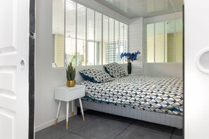 4 bedrooms, iron/ironing board, free WiFi, bed sheets