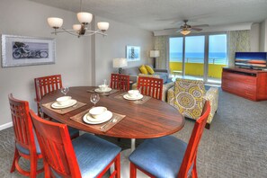 Dining - Ocean Walk Resort 2 Bedroom Deluxe - Oct 16-19th, 2025 Walk to Main Street (Daytona Beach)