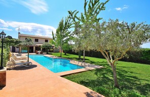 A swimming pool with lounge chairs, a house, and a well-maintained lawn. - 219 Villa Ca Na Capitana ETV/9534 by Mallorca Char (Ariany)