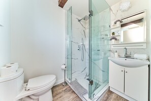 Douche, serviettes fournies