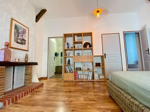 1 bedroom, desk, free WiFi, bed sheets - Le Vieux Pressoir (Old Winegrowers' House) (Cheverny)