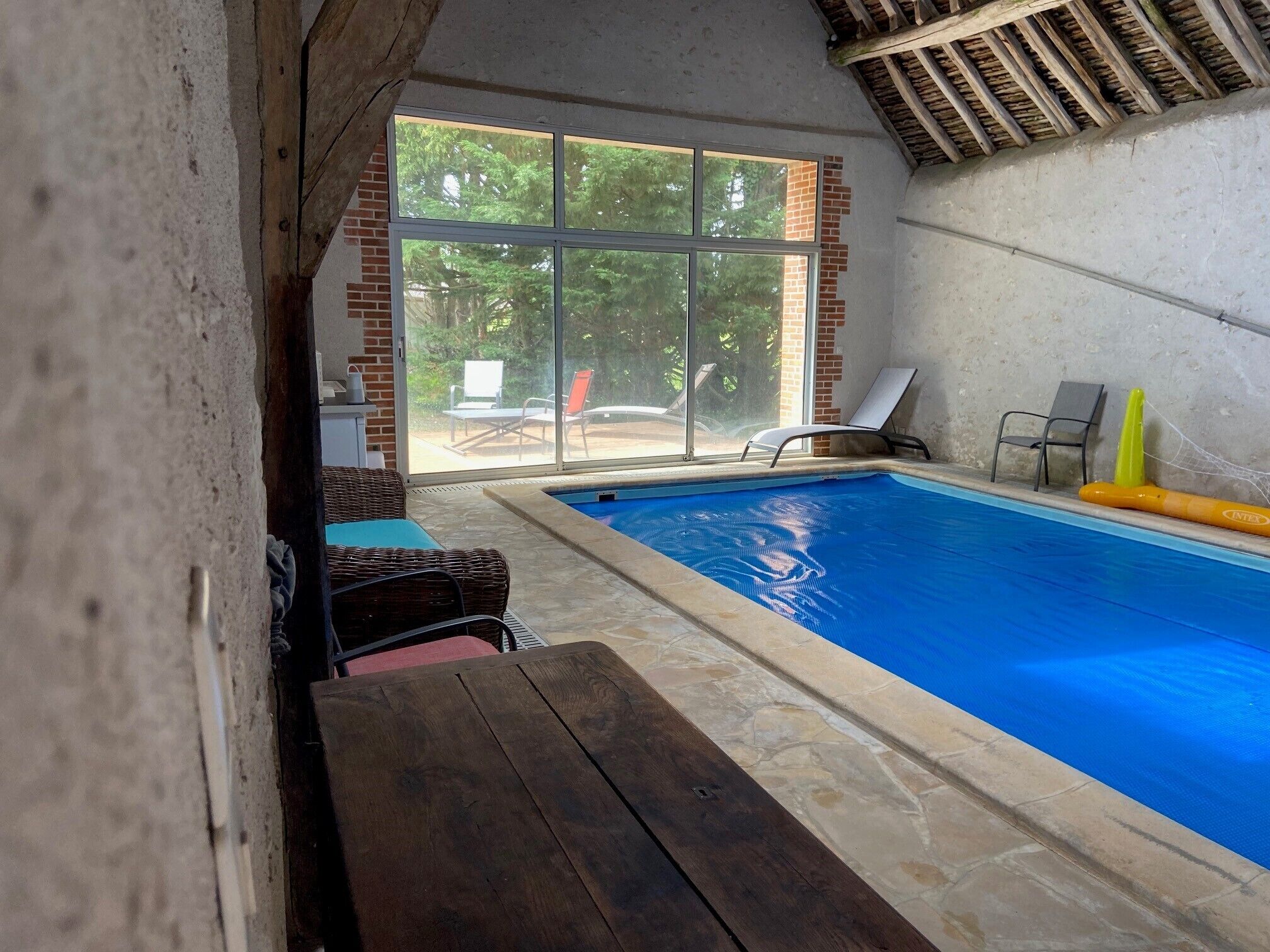 室内游泳池，室外游泳池