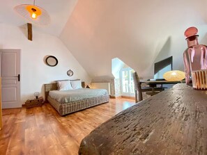 1 bedroom, desk, free WiFi, bed sheets - Le Vieux Pressoir (Old Winegrowers' House) (Cheverny)