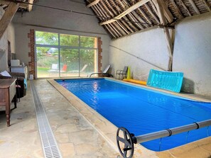 Indoor pool, outdoor pool - Le Vieux Pressoir (Old Winegrowers' House) (Cheverny)