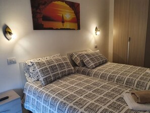 2 室のベッドルーム、デスク、アイロン / アイロン台、WiFi (無料)