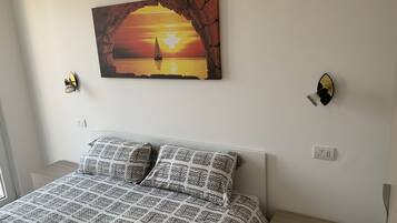 2 Schlafzimmer, Schreibtisch, Bügeleisen/Bügelbrett, kostenloses WLAN