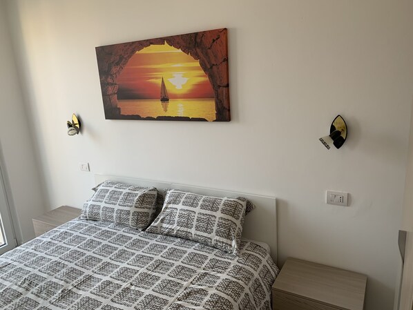 2 bedrooms, desk, iron/ironing board, free WiFi