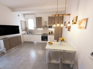 Fridge, microwave, oven, stovetop - Comfort Apartment Verona (Verona)