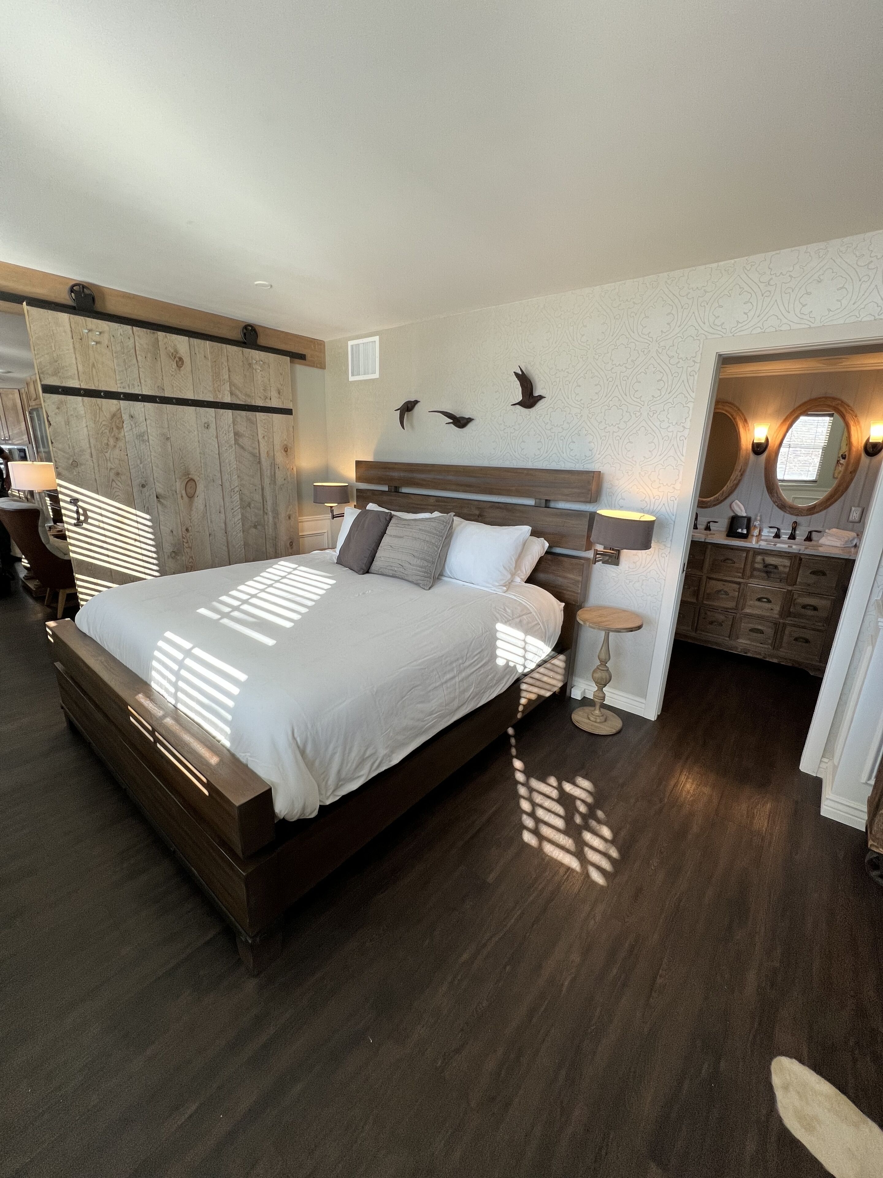 1 slaapkamer, een strijkplank/strijkijzer, gratis wifi, beddengoed