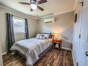 3 bedrooms, iron/ironing board, free WiFi, bed sheets