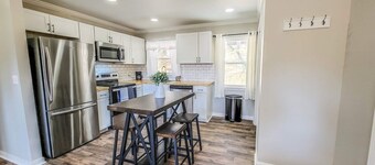 Serene Pine Tree Meadows Cottage w/ Stunning Views