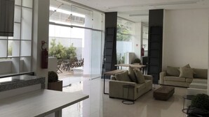 Unclassified image, 4 of 10, button
