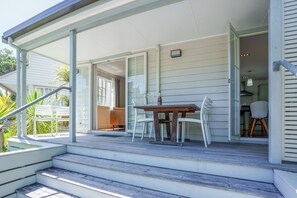 تناول الطعام بالخارج