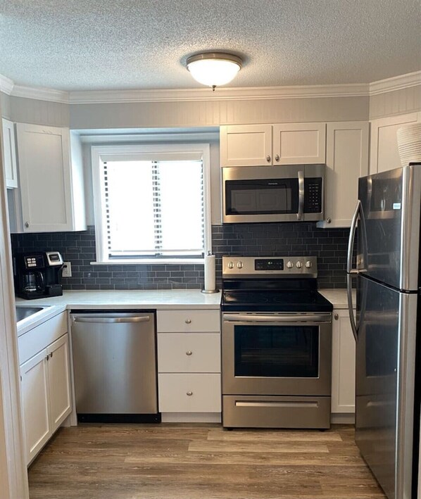 Fridge, microwave, oven, stovetop