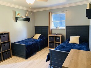 4 bedrooms, desk, iron/ironing board, travel crib