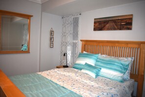 3 bedrooms, desk, iron/ironing board, travel cot