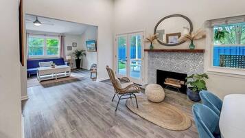 Fernseher, Kamin, Arbeitsbereiche