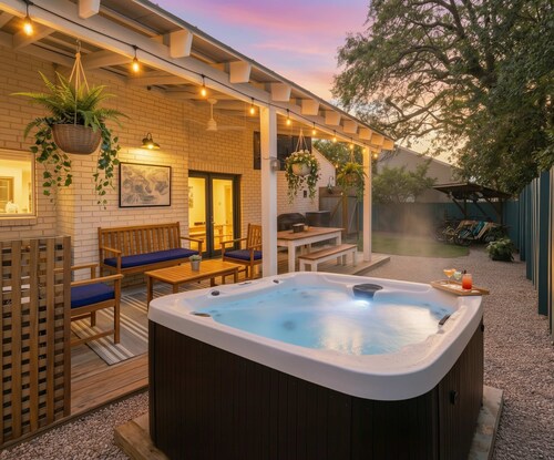 Cold Plunge, Outdoor Shower , Bike to Shem Creek