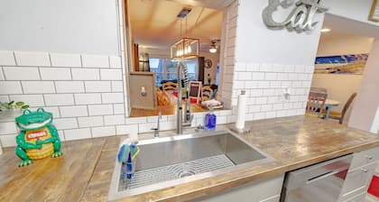 Pool, Hot tub, Kid & Pet Friendly! Near Lake, CLEAN