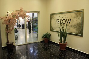 Parihoitohuone(ita), vartalohoitoja, hydroterapiaa, aromaterapiaa