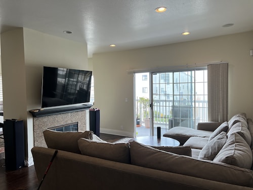 Beach Condominium-- 3 blocks to beach