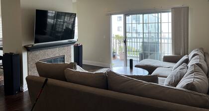 Beach Condominium-- 3 blocks to beach