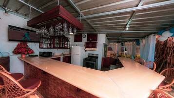 Refrigerador, microondas y cafetera y tetera